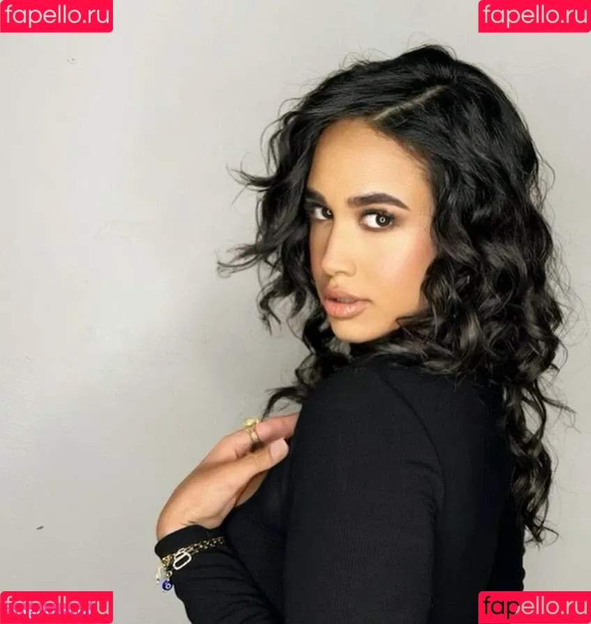 Emily Tosta Onlyfans Photo Gallery 