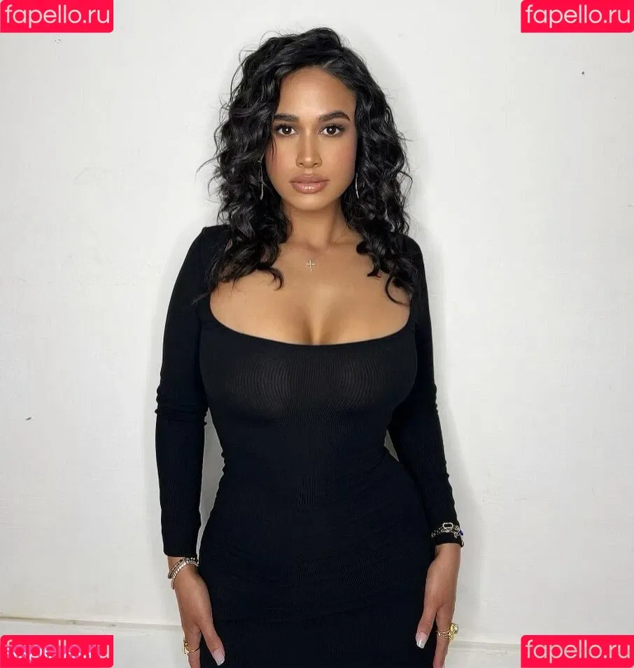Emily Tosta Onlyfans Photo Gallery 