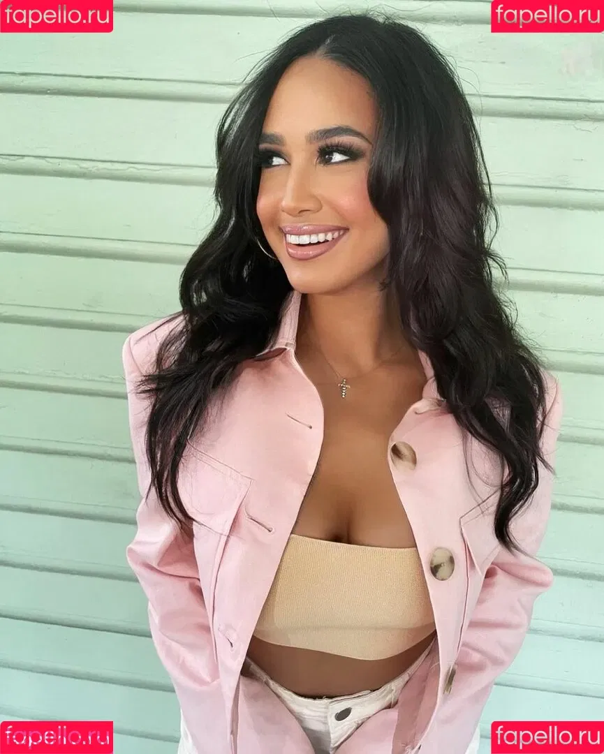 Emily Tosta Onlyfans Photo Gallery 