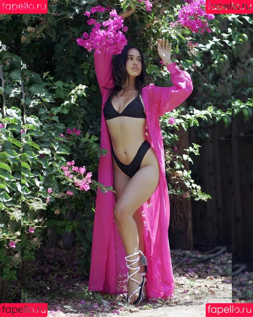 Emily Tosta Onlyfans Photo Gallery 