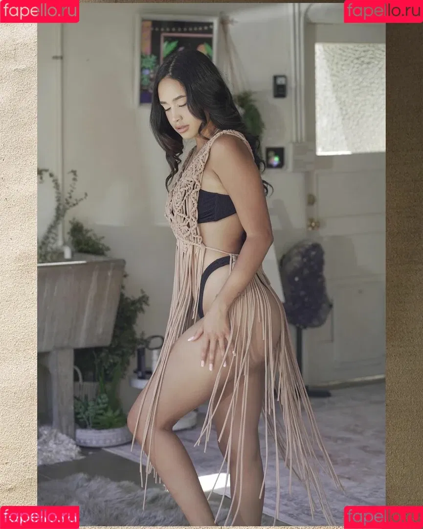 Emily Tosta Onlyfans Photo Gallery 
