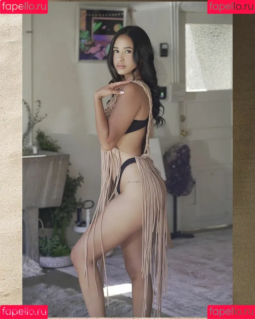 Emily Tosta Onlyfans Photo Gallery 