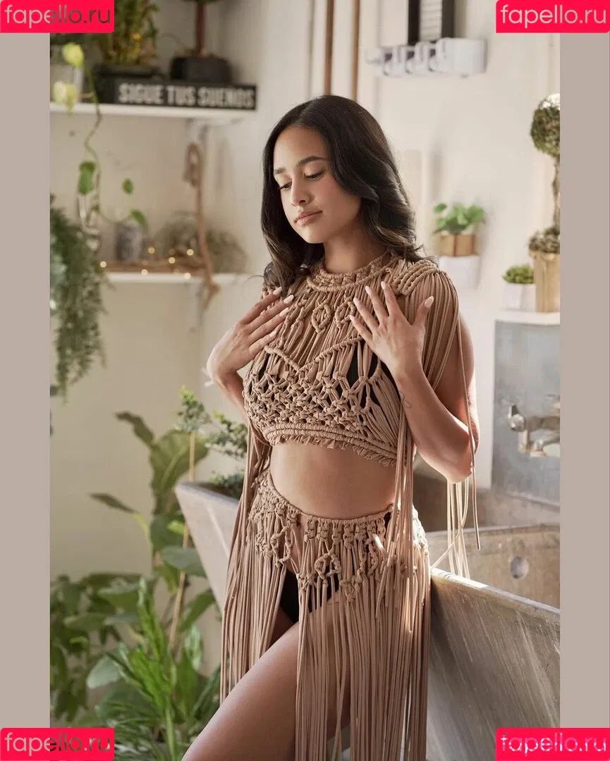 Emily Tosta Onlyfans Photo Gallery 