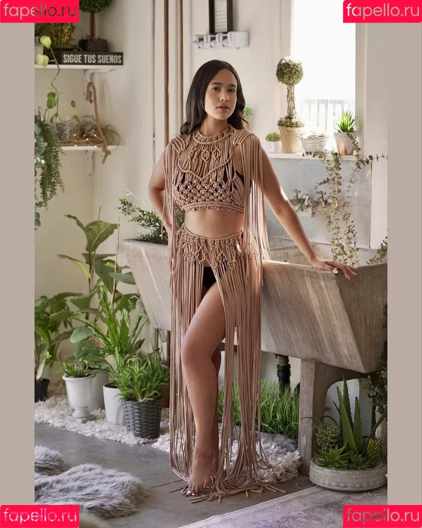 Emily Tosta Onlyfans Photo Gallery 