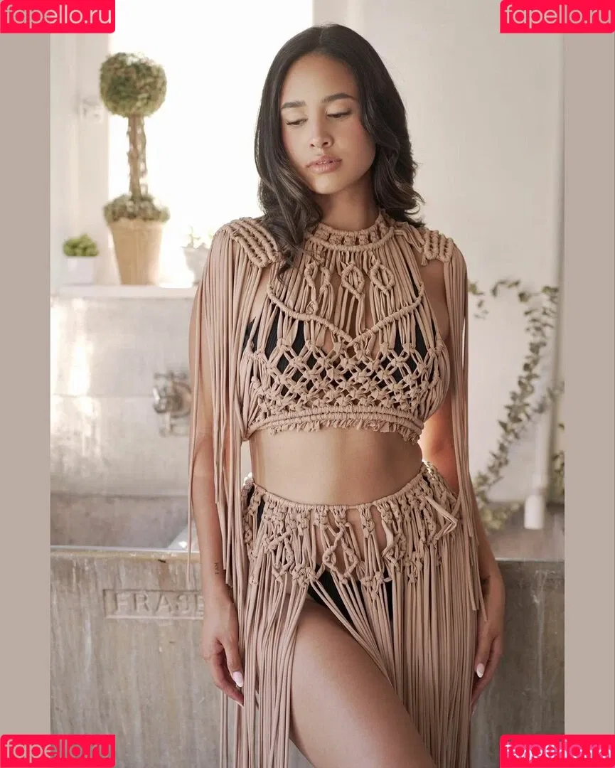 Emily Tosta Onlyfans Photo Gallery 