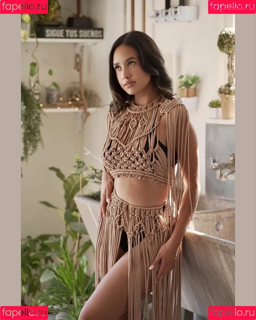 Emily Tosta Onlyfans Photo Gallery 
