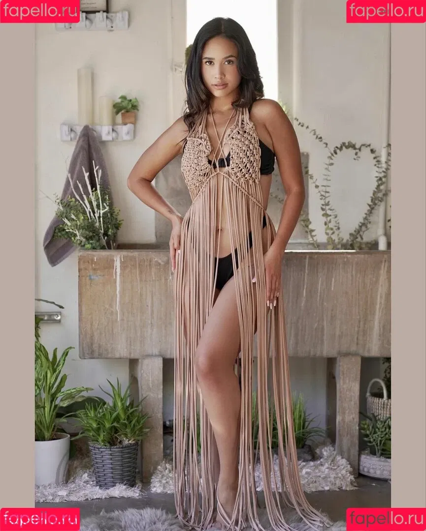 Emily Tosta Onlyfans Photo Gallery 