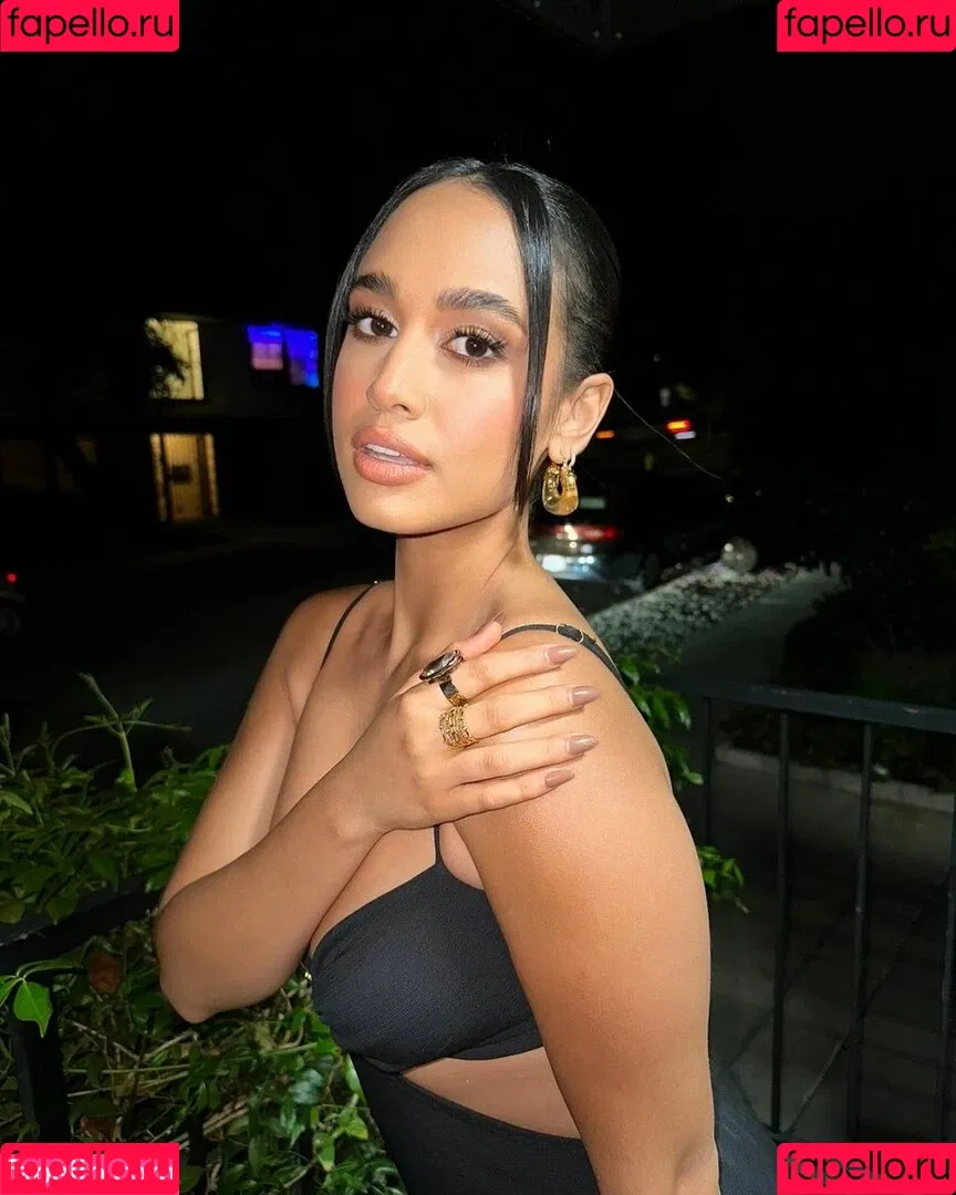 Emily Tosta Onlyfans Photo Gallery 