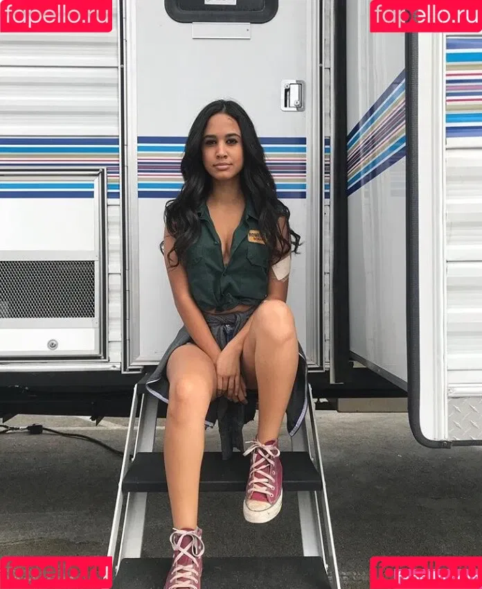 Emily Tosta Onlyfans Photo Gallery 