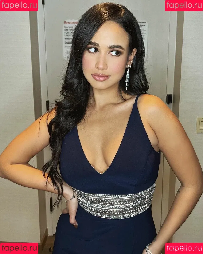 Emily Tosta Onlyfans Photo Gallery 
