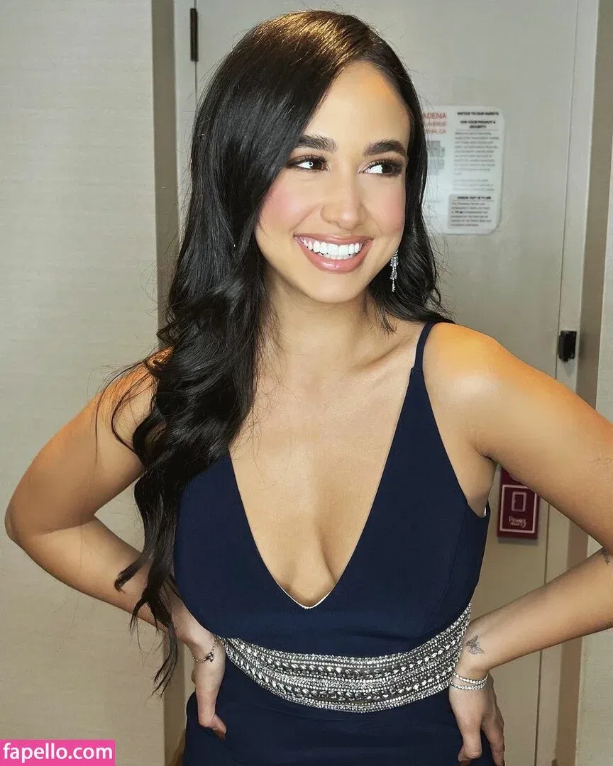 Emily Tosta Onlyfans Photo Gallery 