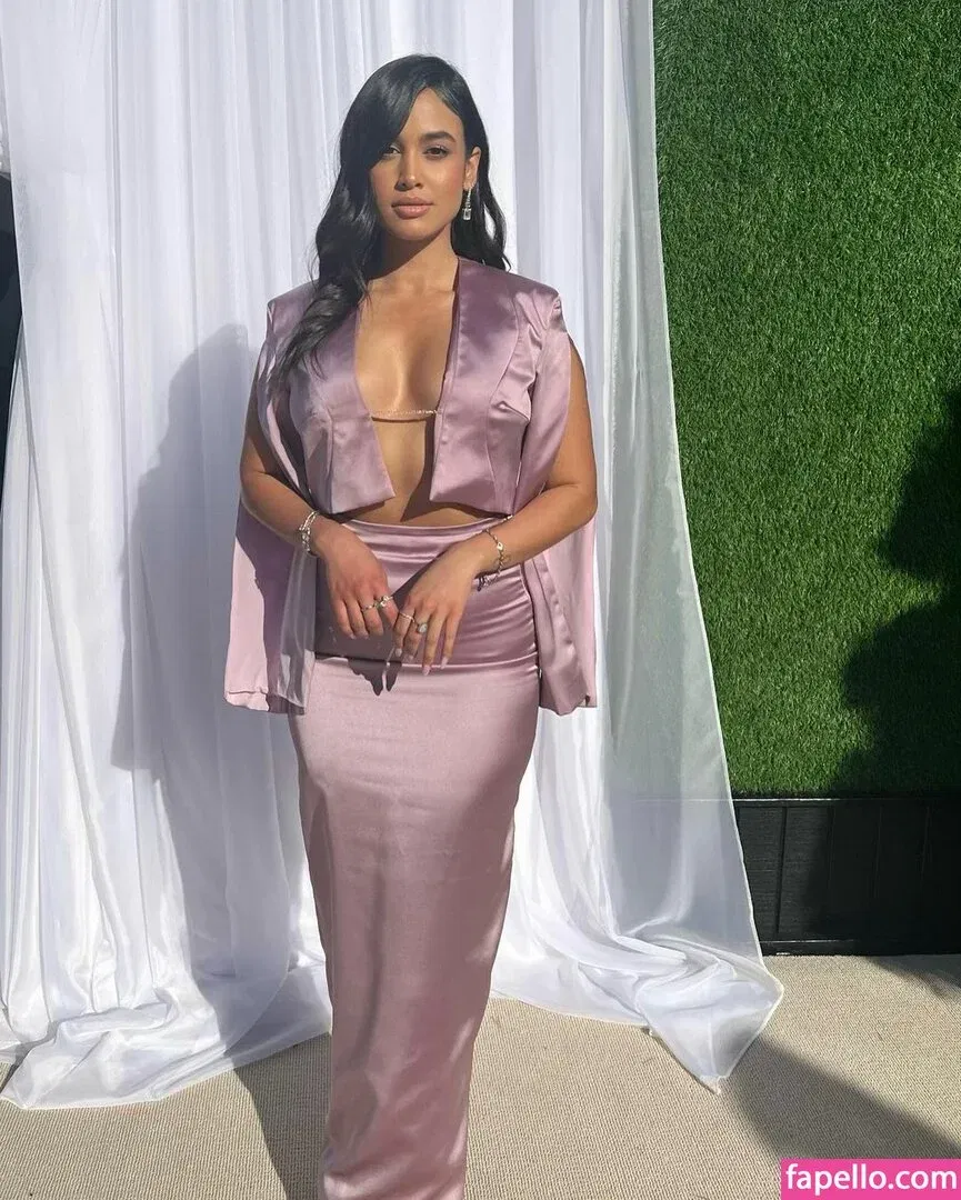 Emily Tosta Onlyfans Photo Gallery 