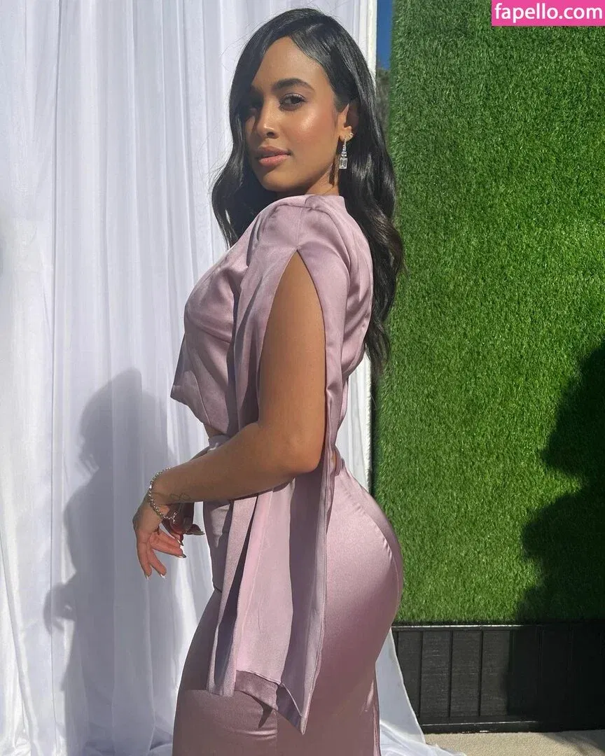 Emily Tosta Onlyfans Photo Gallery 