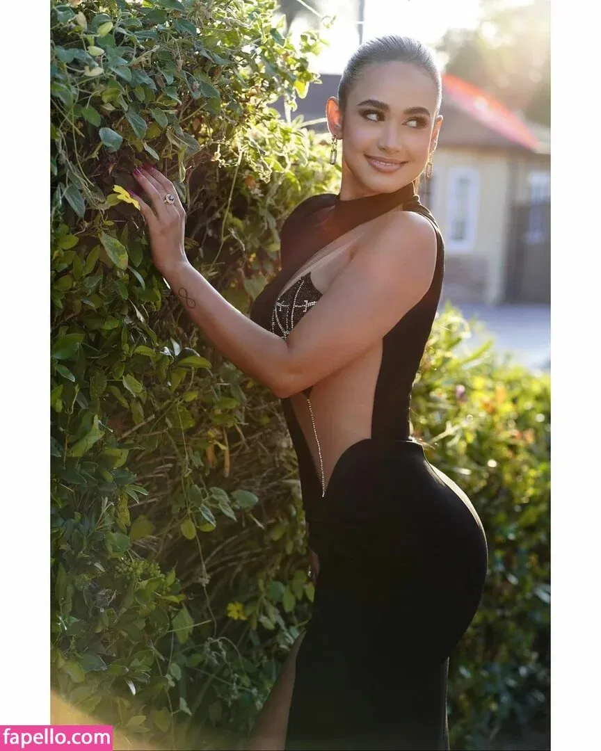 Emily Tosta Onlyfans Photo Gallery 