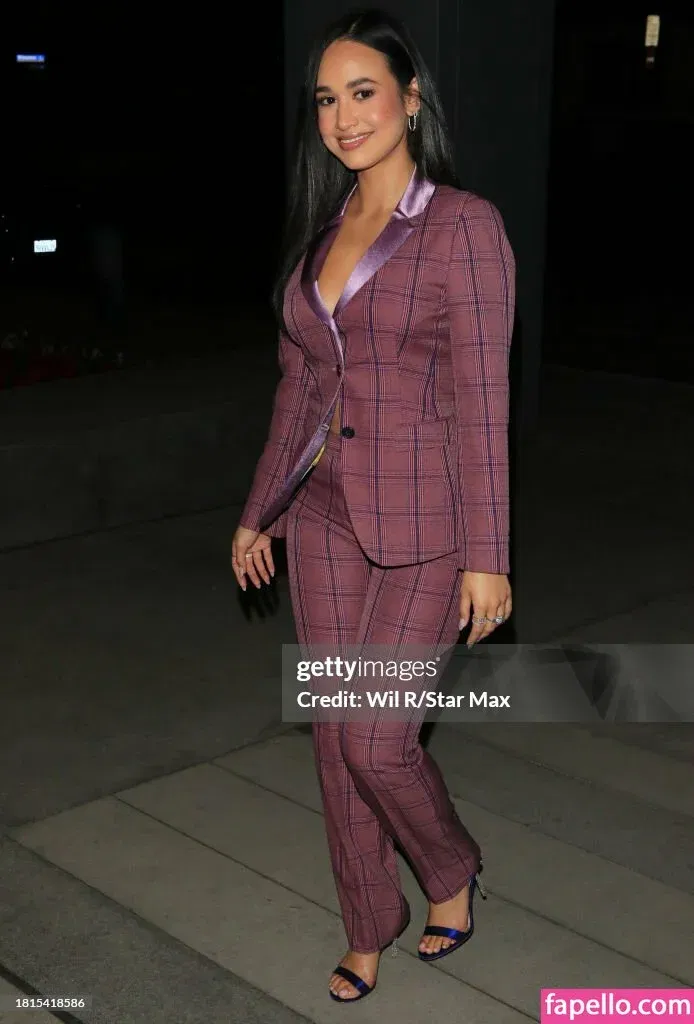 Emily Tosta Onlyfans Photo Gallery 