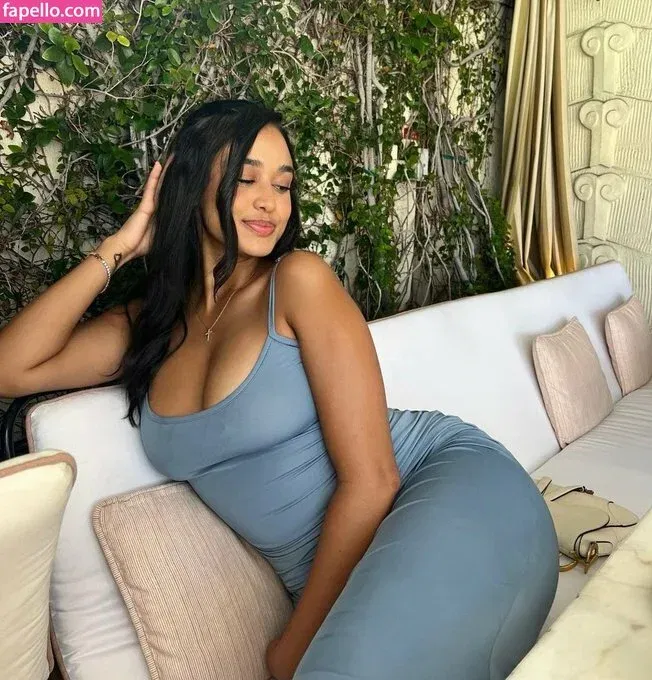 Emily Tosta Onlyfans Photo Gallery 