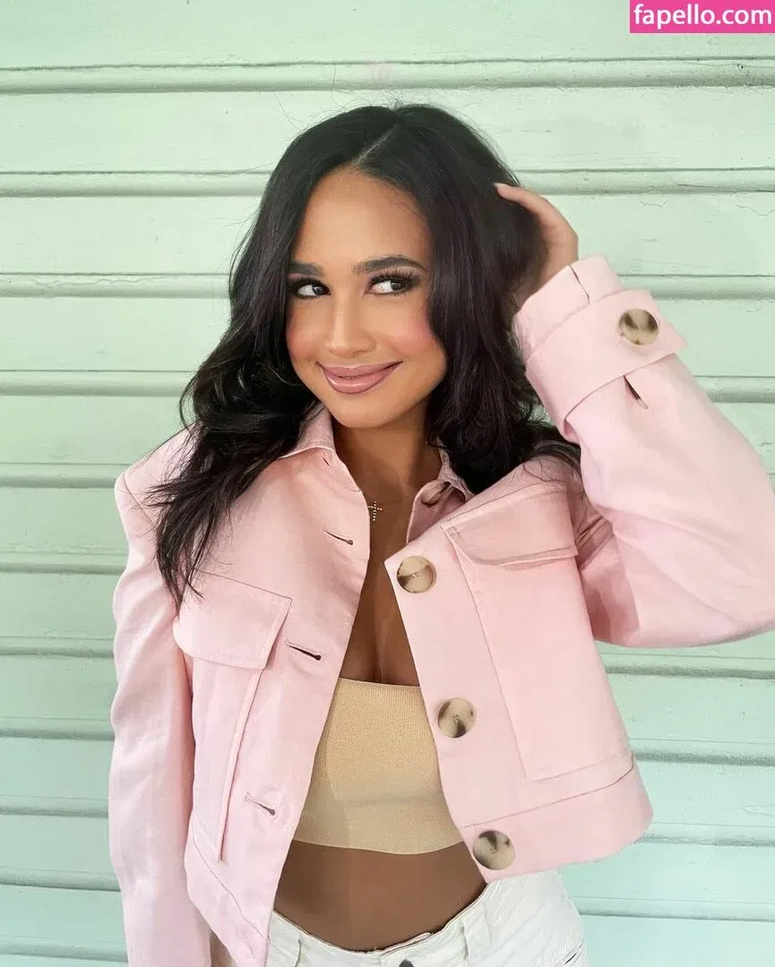 Emily Tosta Onlyfans Photo Gallery 