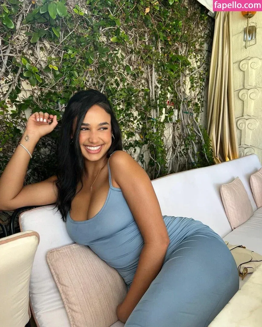 Emily Tosta Onlyfans Photo Gallery 