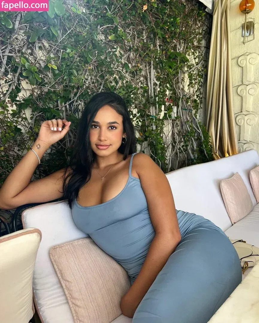 Emily Tosta Onlyfans Photo Gallery 