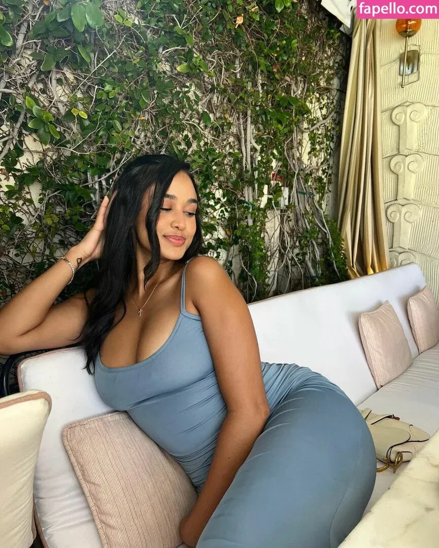 Emily Tosta Onlyfans Photo Gallery 