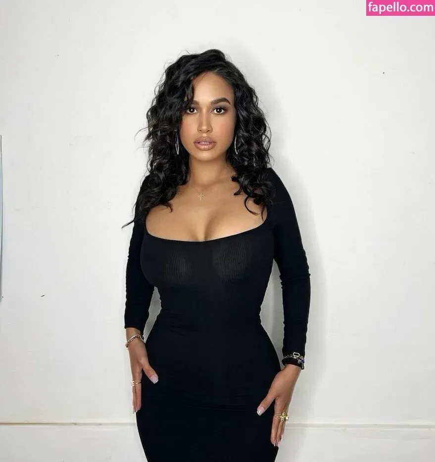 Emily Tosta Onlyfans Photo Gallery 