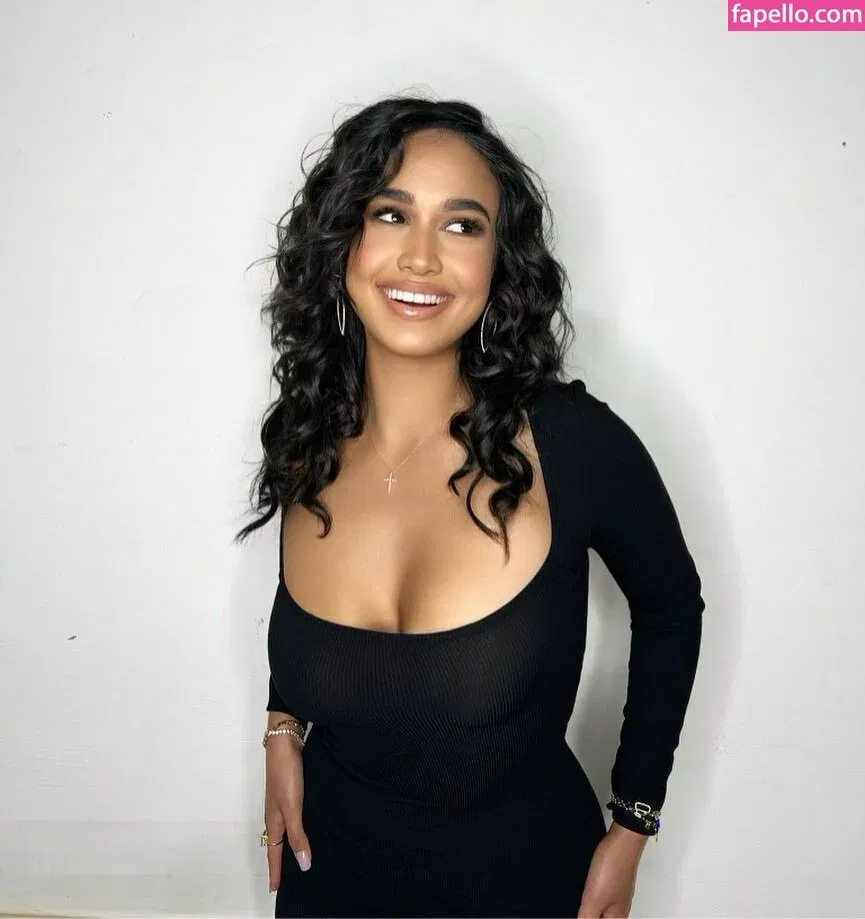 Emily Tosta Onlyfans Photo Gallery 