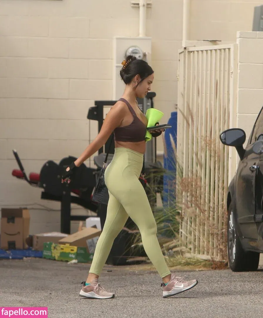 Emily Tosta Onlyfans Photo Gallery 