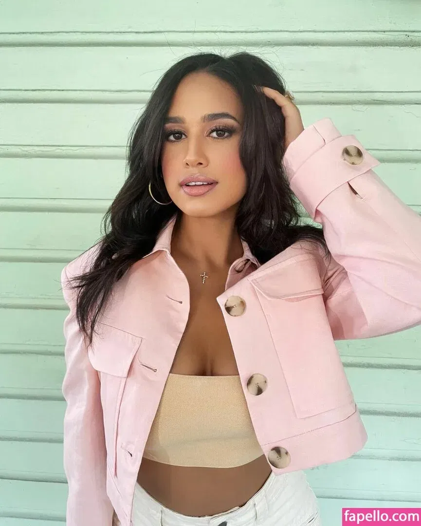 Emily Tosta Onlyfans Photo Gallery 