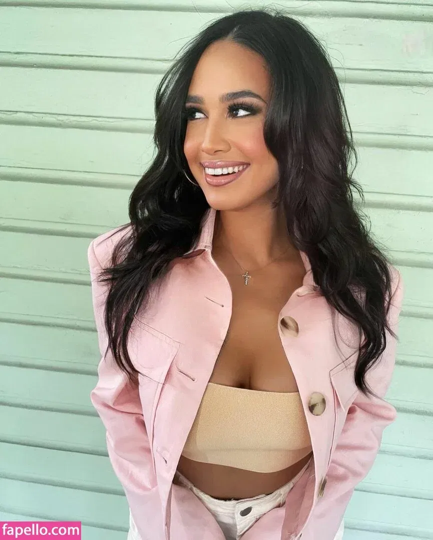 Emily Tosta Onlyfans Photo Gallery 