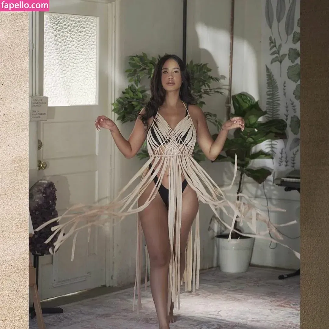 Emily Tosta Onlyfans Photo Gallery 