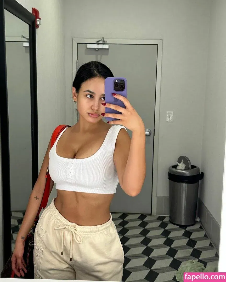 Emily Tosta Onlyfans Photo Gallery 