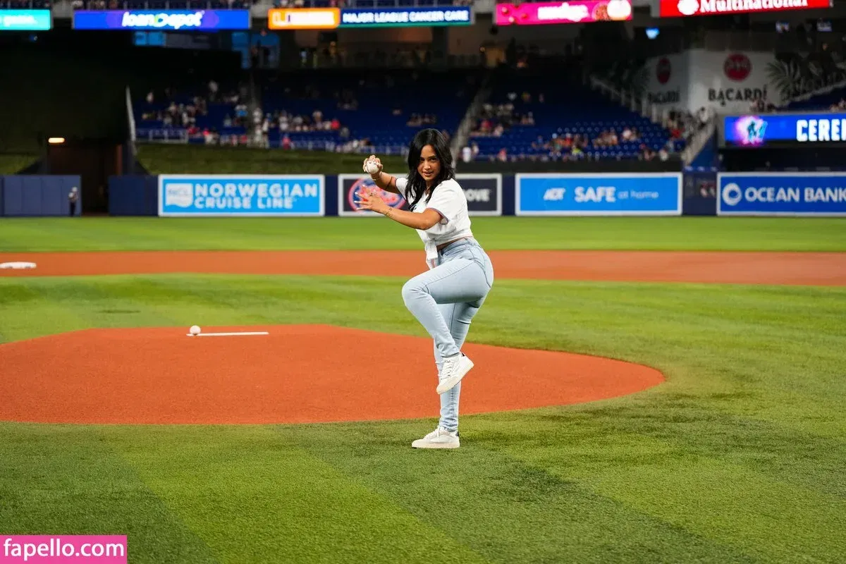 Emily Tosta Onlyfans Photo Gallery 