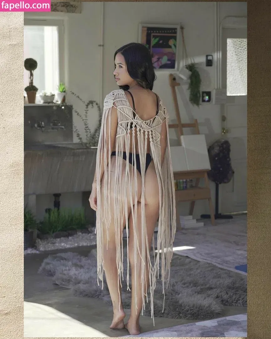 Emily Tosta Onlyfans Photo Gallery 