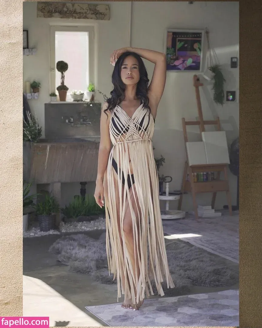 Emily Tosta Onlyfans Photo Gallery 