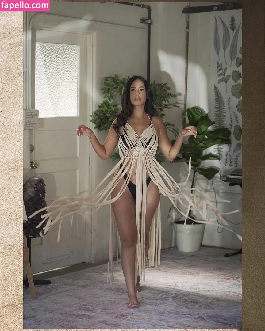 Emily Tosta Onlyfans Photo Gallery 