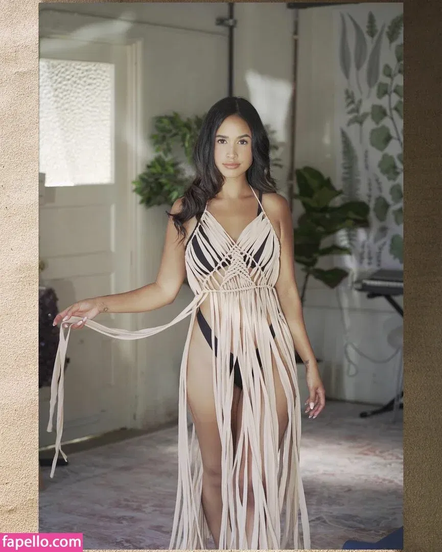 Emily Tosta Onlyfans Photo Gallery 