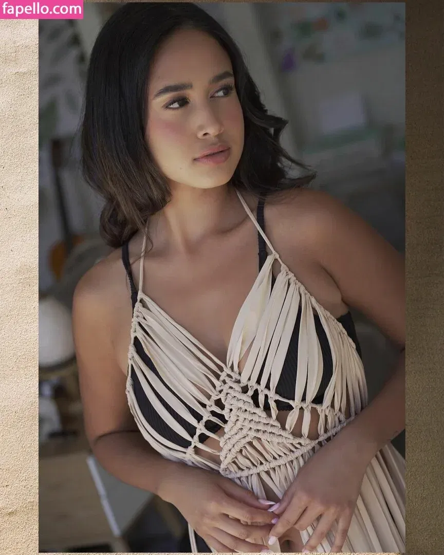 Emily Tosta Onlyfans Photo Gallery 