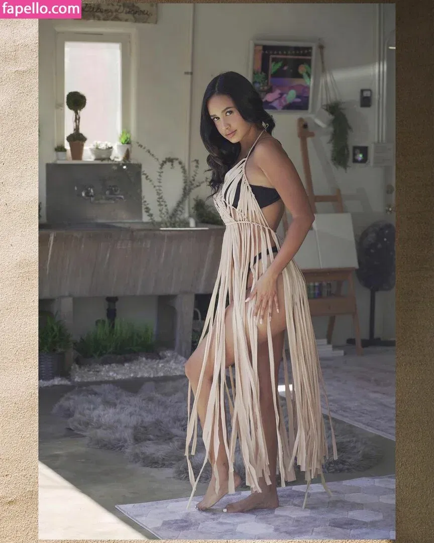 Emily Tosta Onlyfans Photo Gallery 