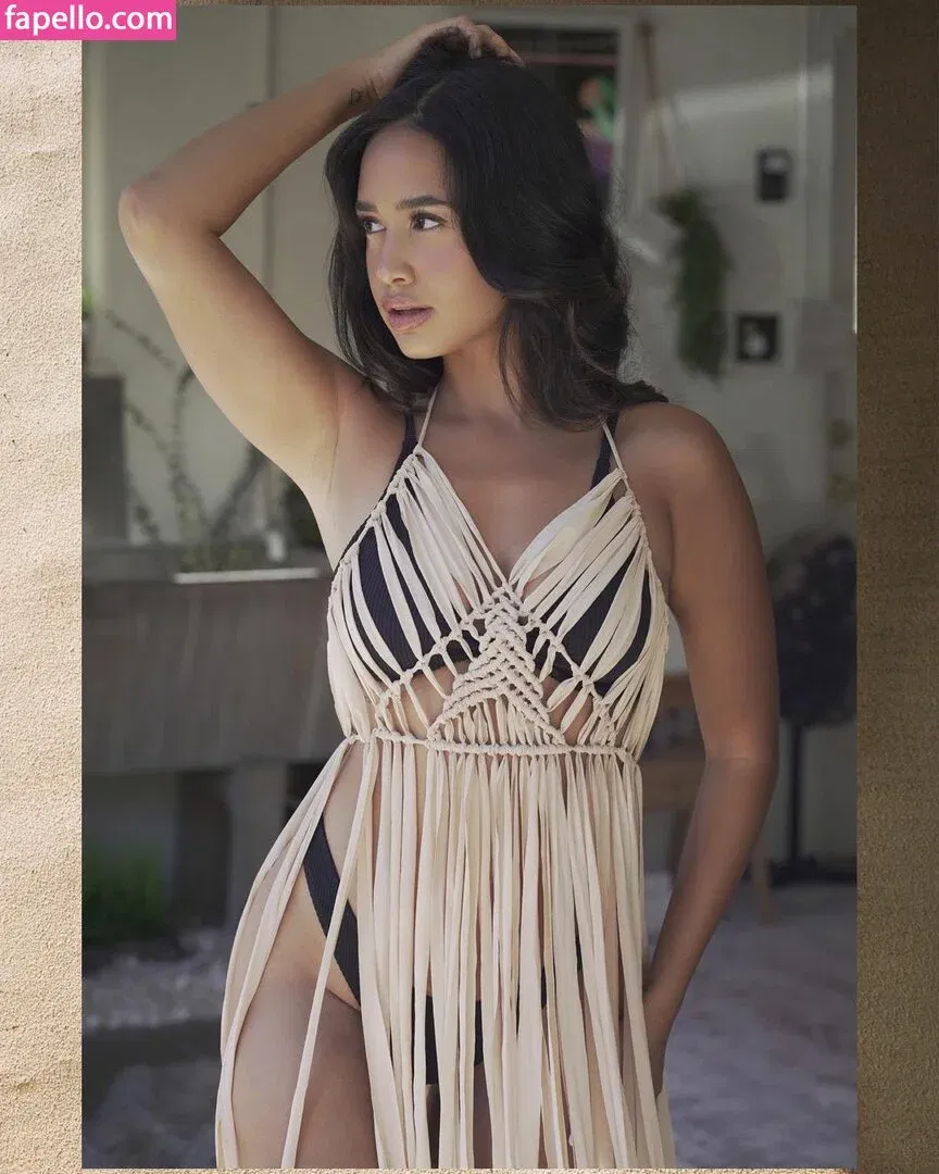 Emily Tosta Onlyfans Photo Gallery 