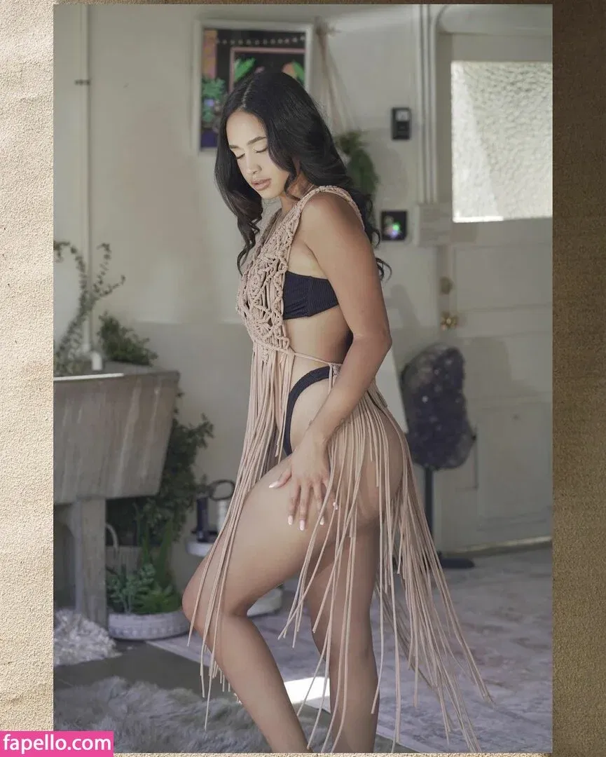 Emily Tosta Onlyfans Photo Gallery 