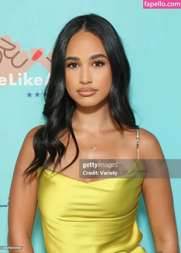 Emily Tosta Onlyfans Photo Gallery 