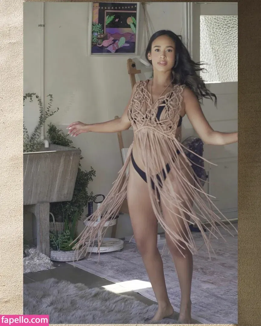 Emily Tosta Onlyfans Photo Gallery 