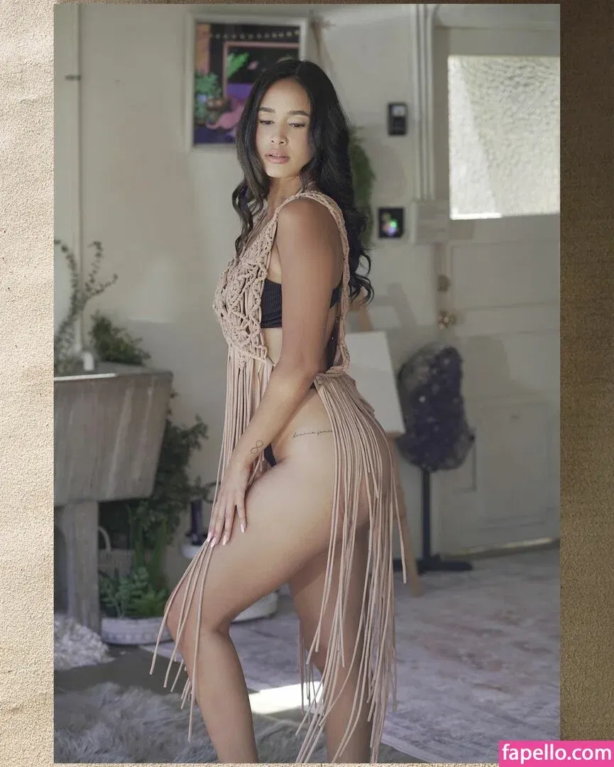 Emily Tosta Onlyfans Photo Gallery 