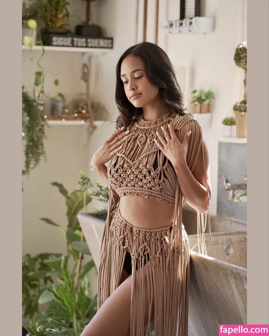 Emily Tosta Onlyfans Photo Gallery 