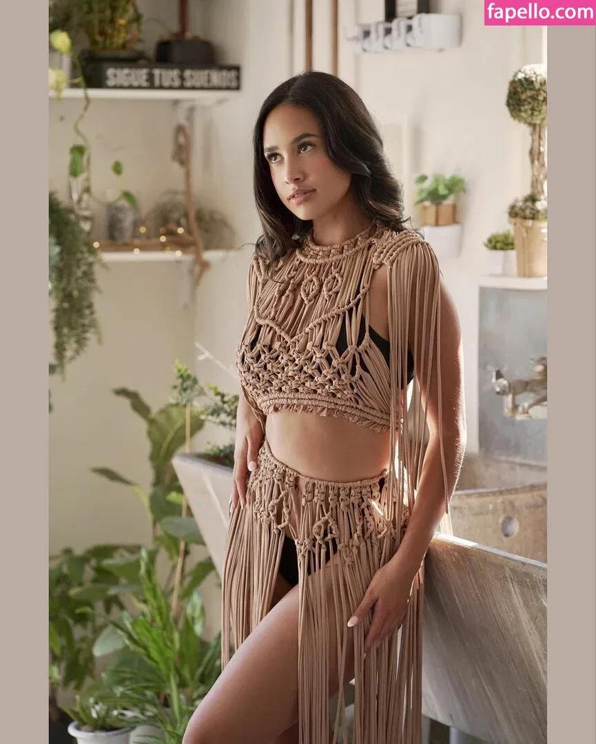 Emily Tosta Onlyfans Photo Gallery 