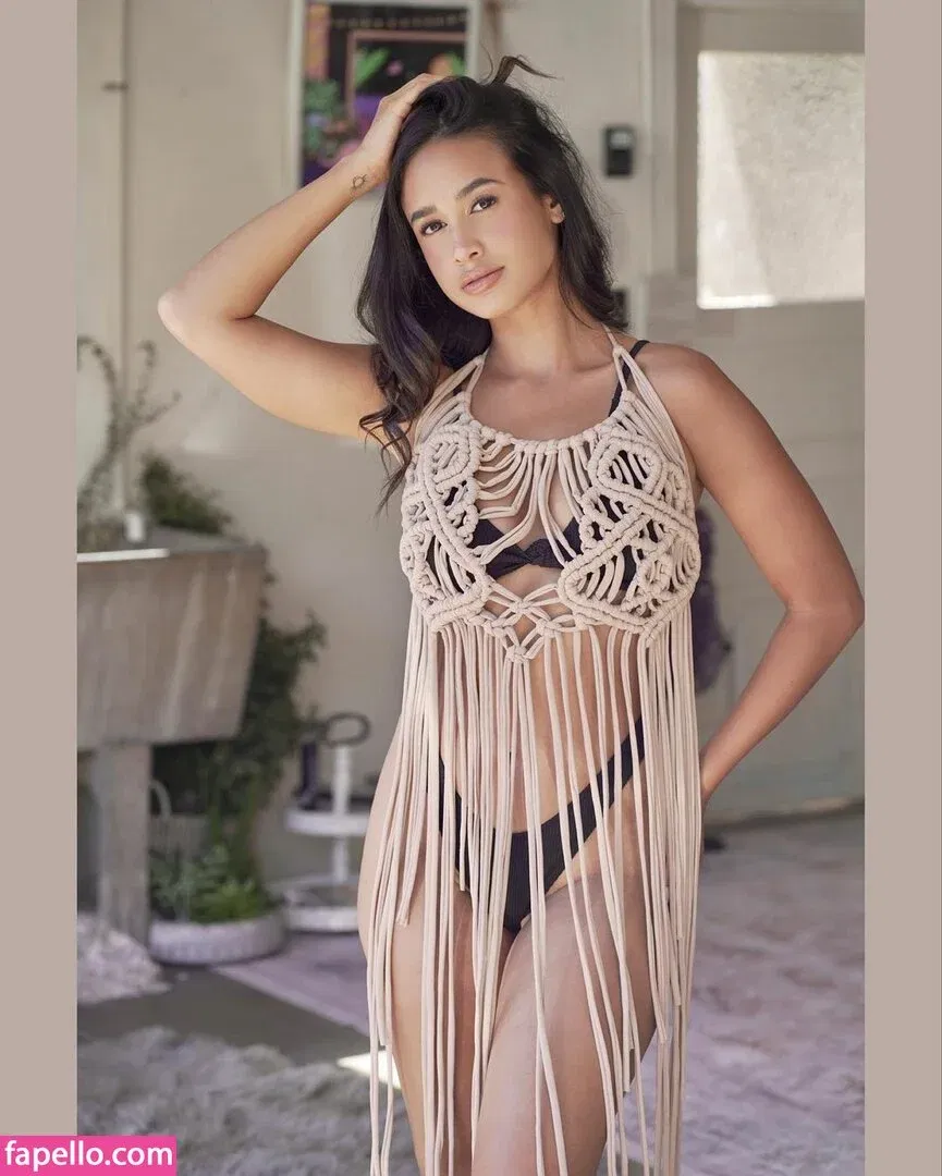 Emily Tosta Onlyfans Photo Gallery 