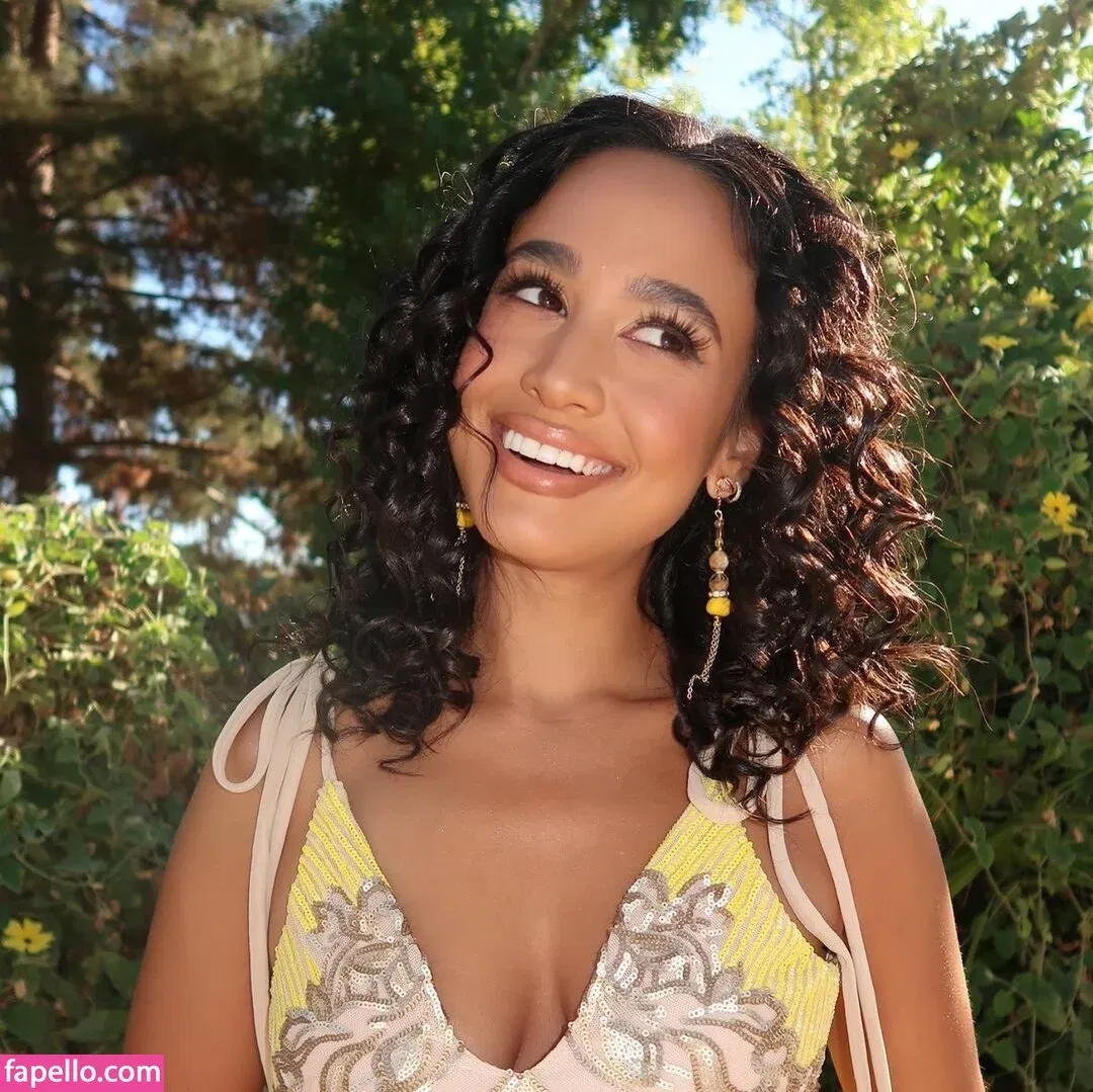 Emily Tosta Onlyfans Photo Gallery 