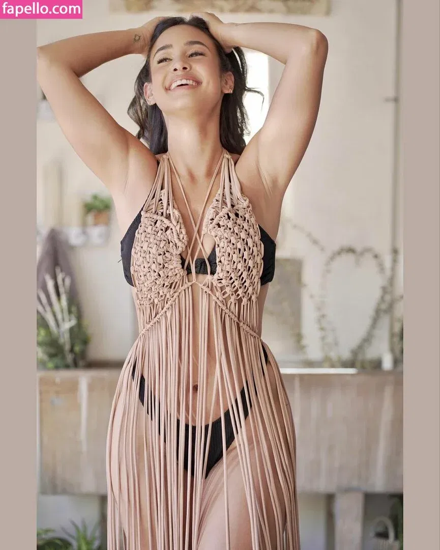 Emily Tosta Onlyfans Photo Gallery 