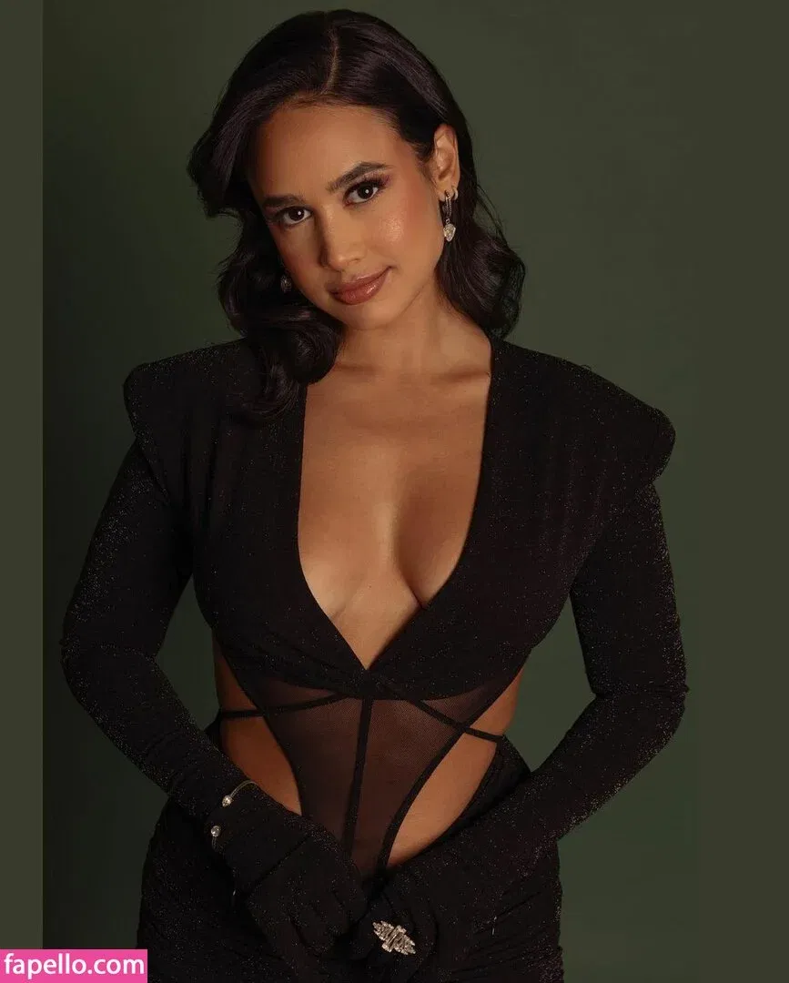 Emily Tosta Onlyfans Photo Gallery 