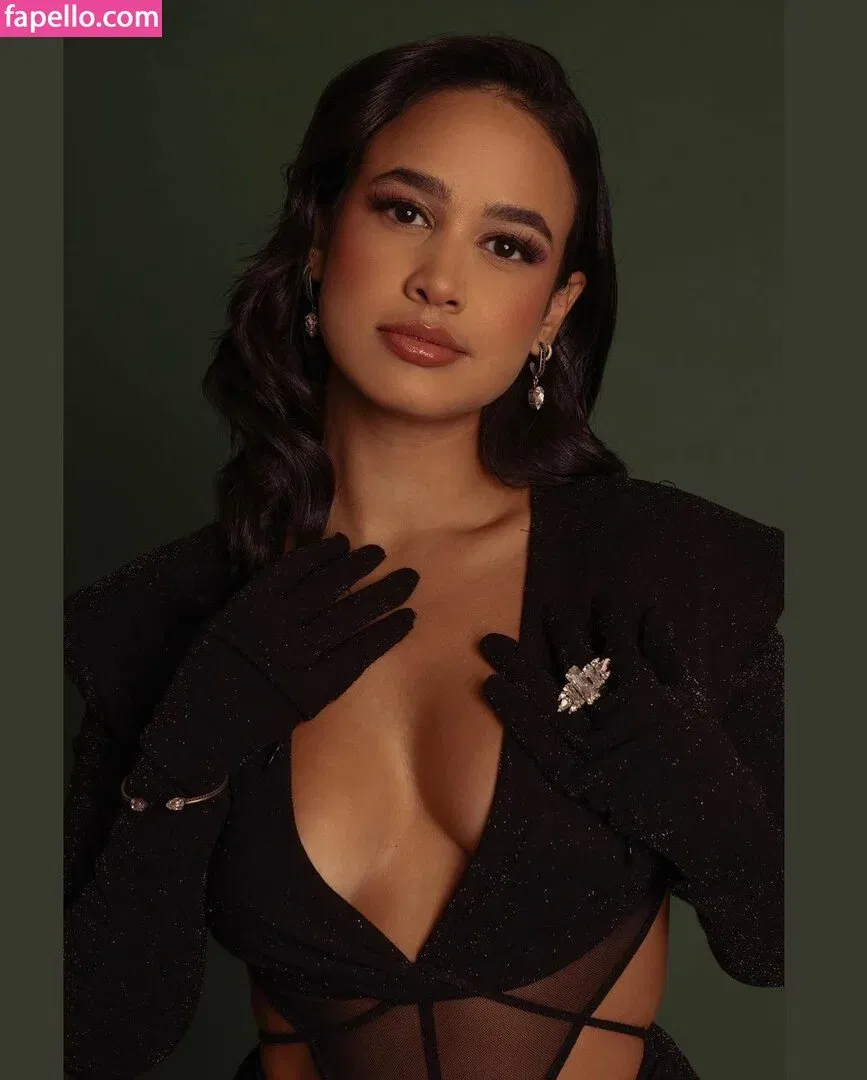 Emily Tosta Onlyfans Photo Gallery 